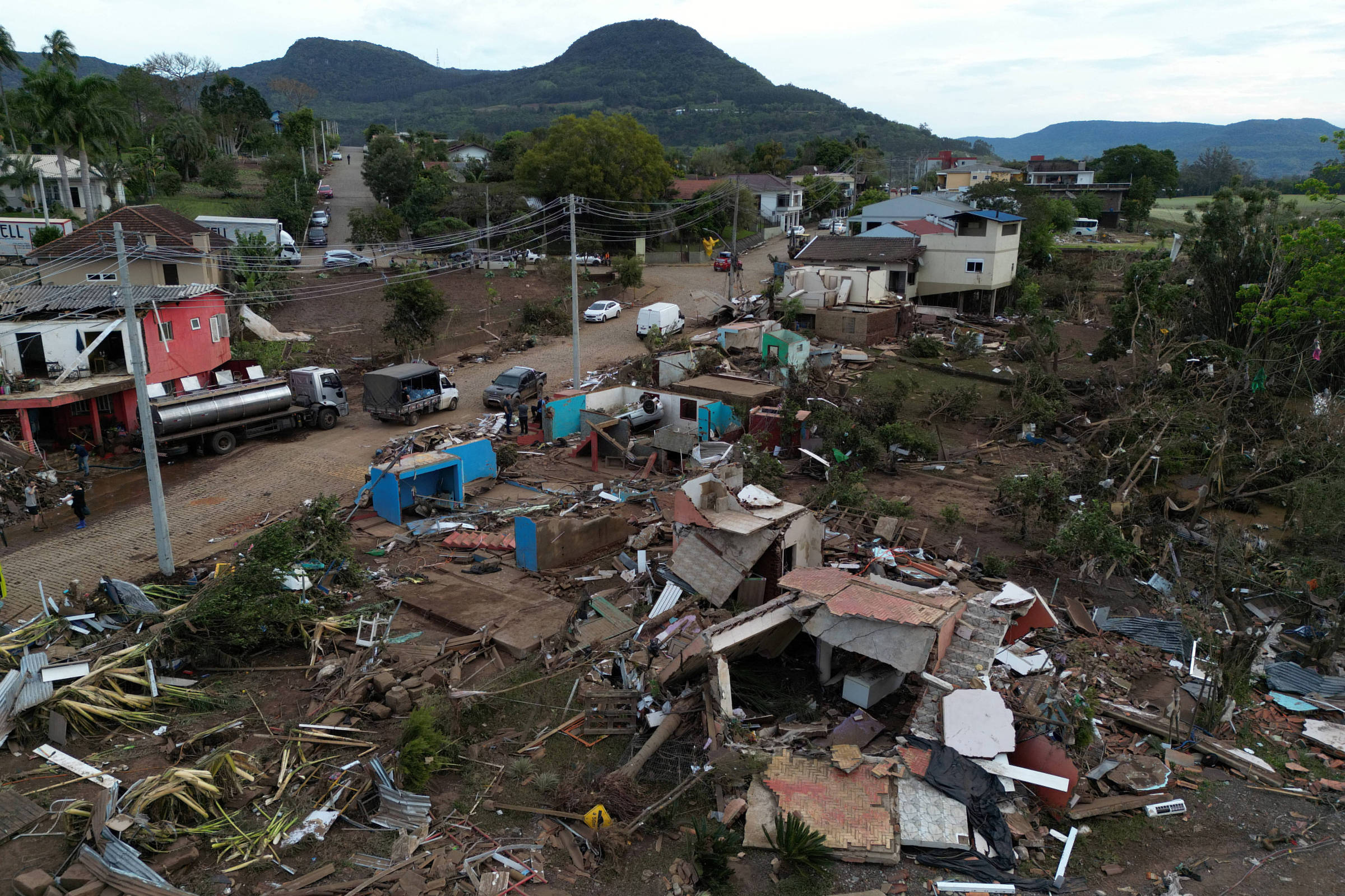 Família atingida pelo tornado em Rio Bonito do Iguaçu, Paraná